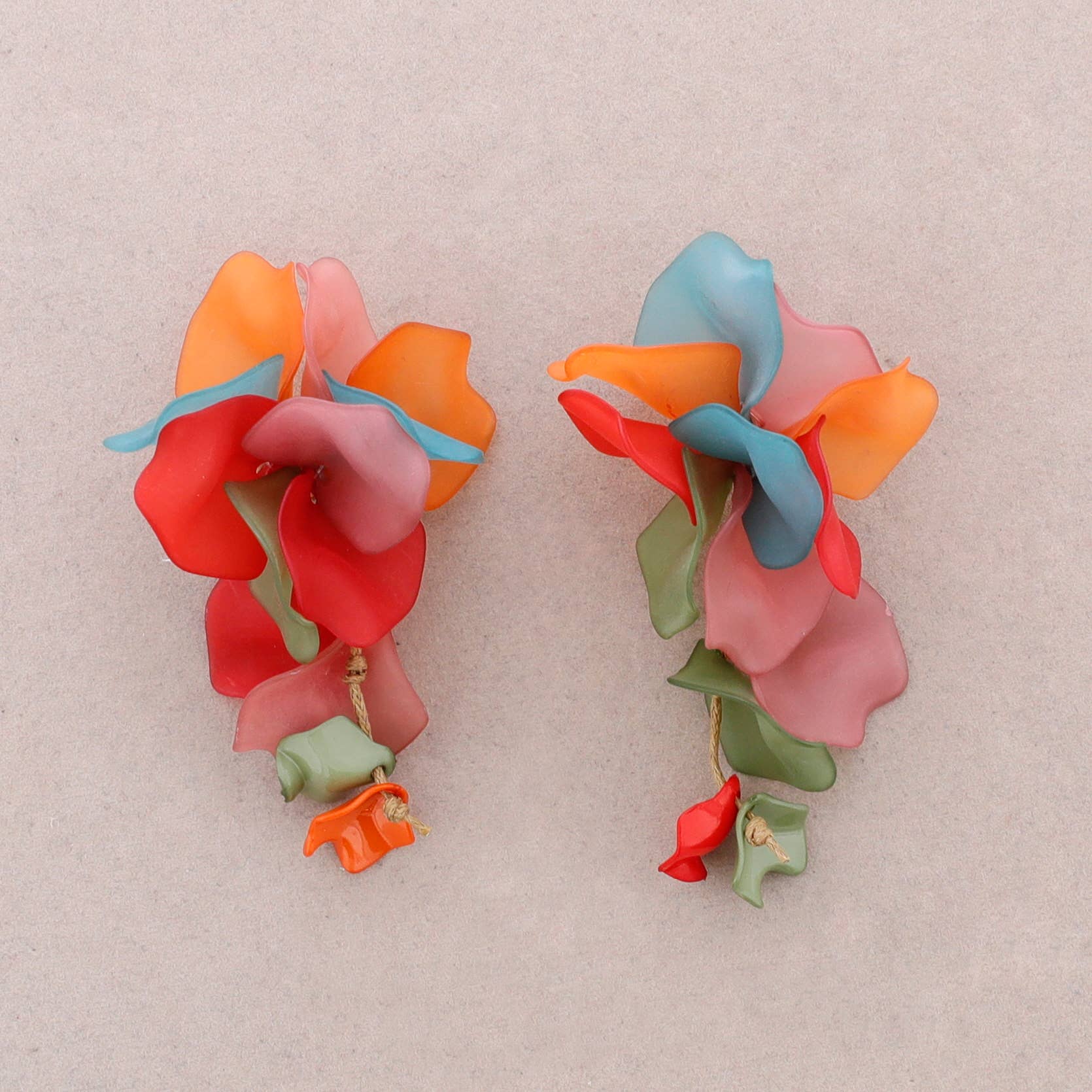 Pendientes Petalos Resina: Multicolor