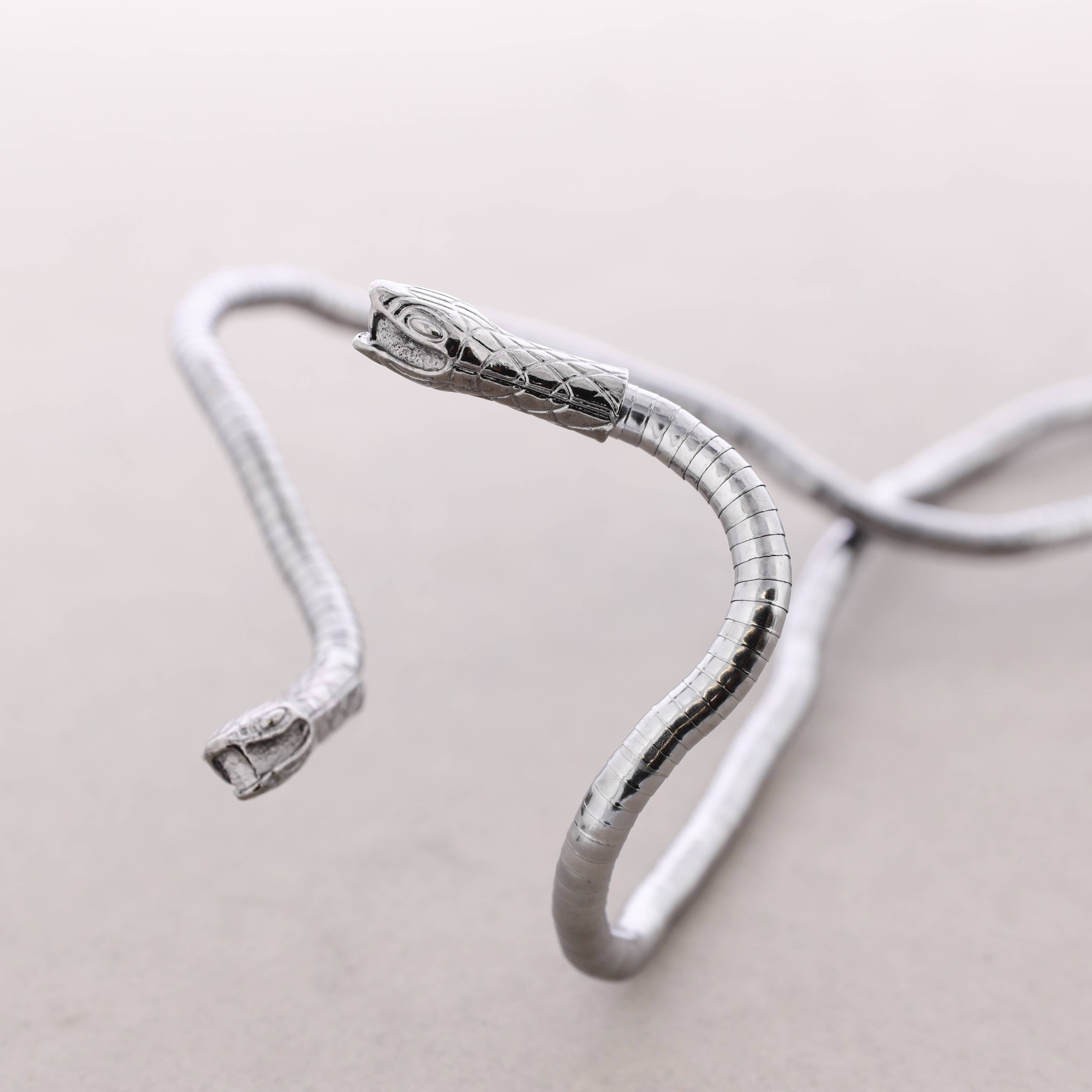 Collar Abierto Flexible Serpiente Metal: Dorado